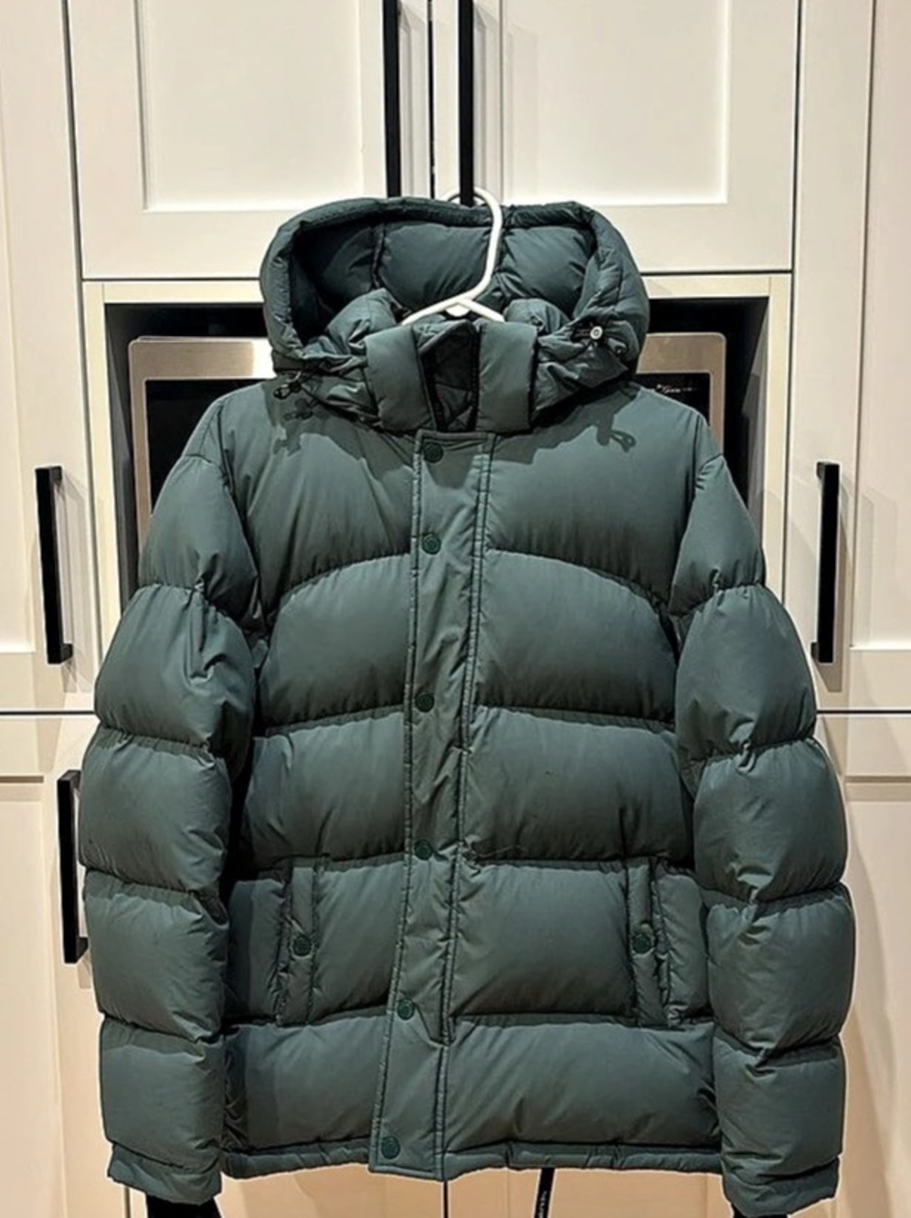 Women Aritzia Super Puff winter coat
